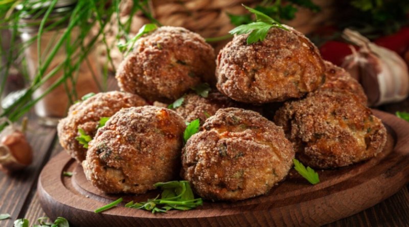 Bolinho de carne de porco muito fácil de preparar e fica uma delicia