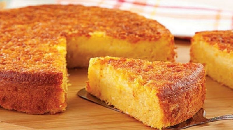 Bolo de mandioca com queijo caseiro