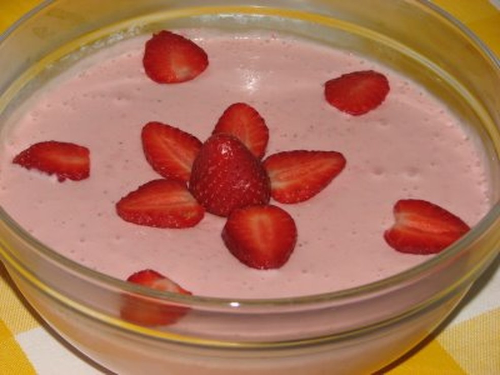 Como fazer mousse de morango com a fruta