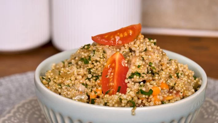 Como fazer salada de quinoa