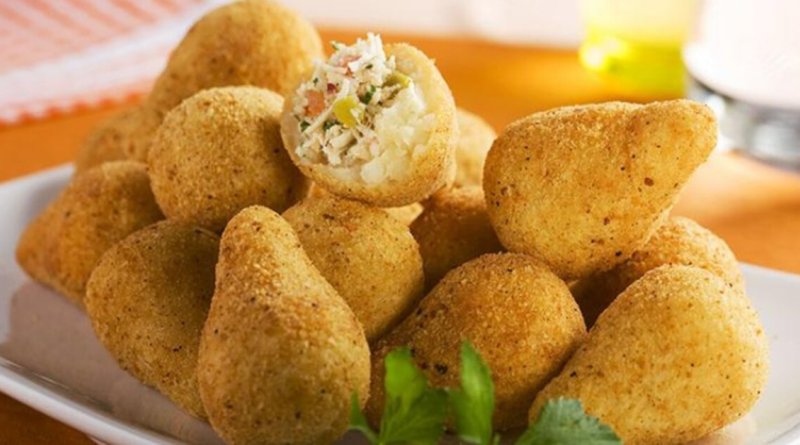 Coxinha com massa de arroz caseira