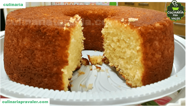 O fantástico bolo de pão com leite condensado e coco delicioso