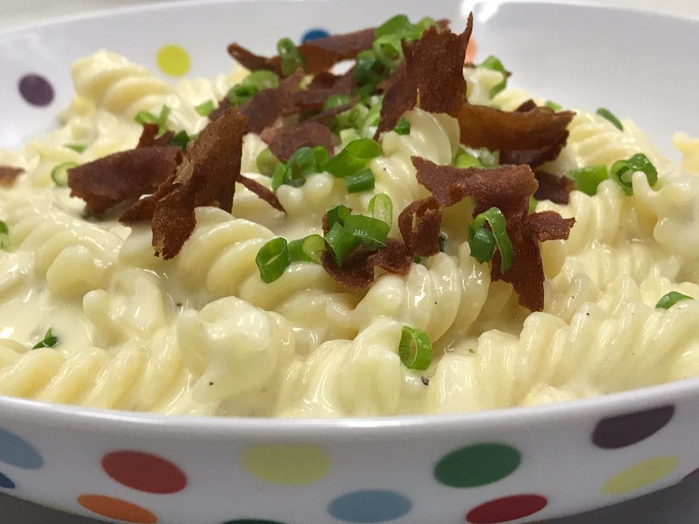 Receita de macarrão com queijo de micro-ondas cremoso