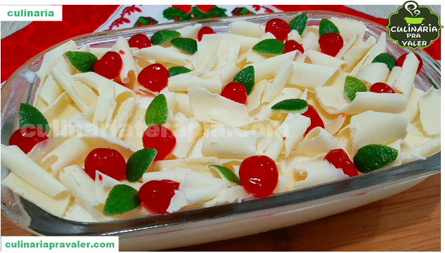 Sobremesa de chocolate branco fácil e rápida