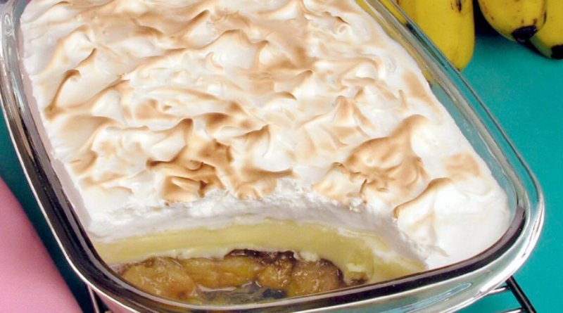 Torta de banana com suspiro uma explosão de sabor