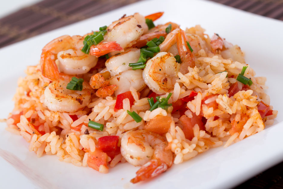 Receita de salada de arroz com camarão fácil