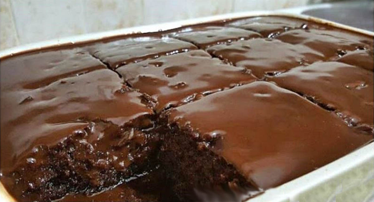 Taboleiro de chocolate caseiro fofinho e delicioso