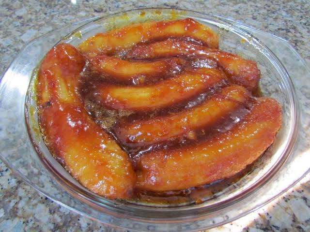 Banana caramelizada fácil e simples no microondas para uma sobremesa rápida