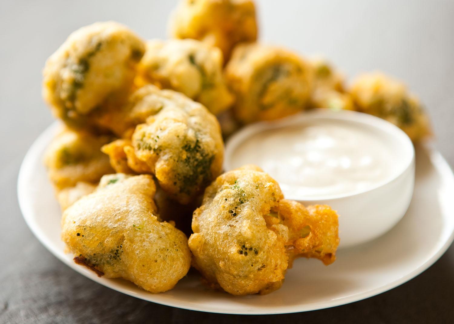 Bolinho de brócolis com queijo deliciosíssimo