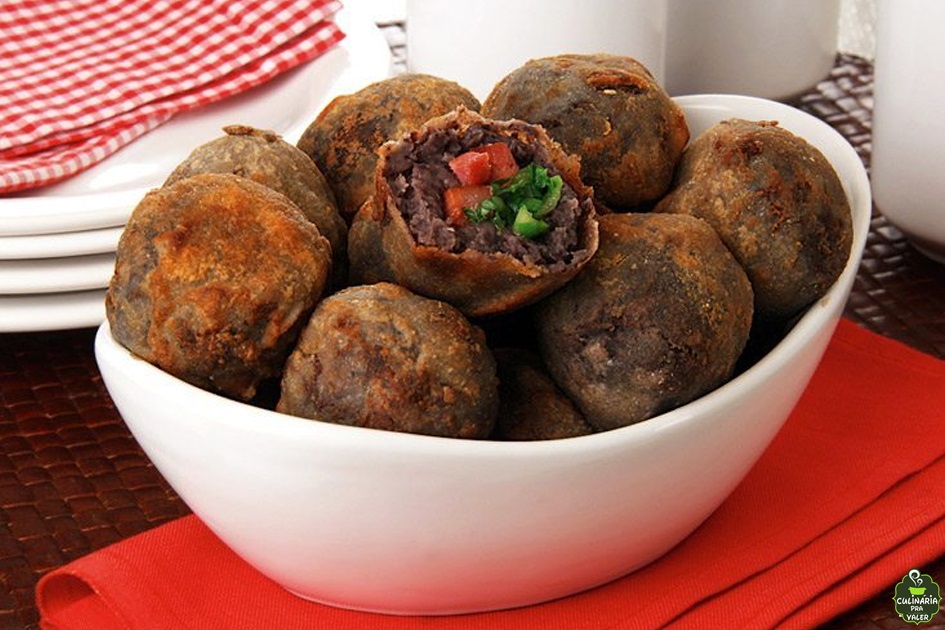 Bolinho de feijoada delicioso e pratico de fazer