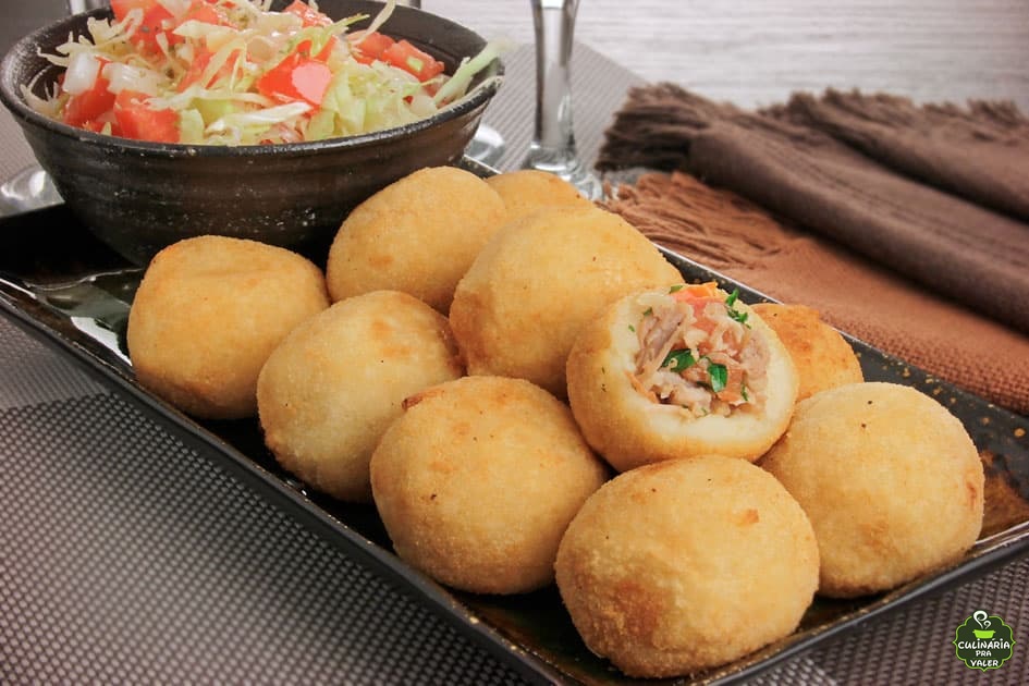 Bolinho de joelho de porco com vinagrete fácil e delicioso