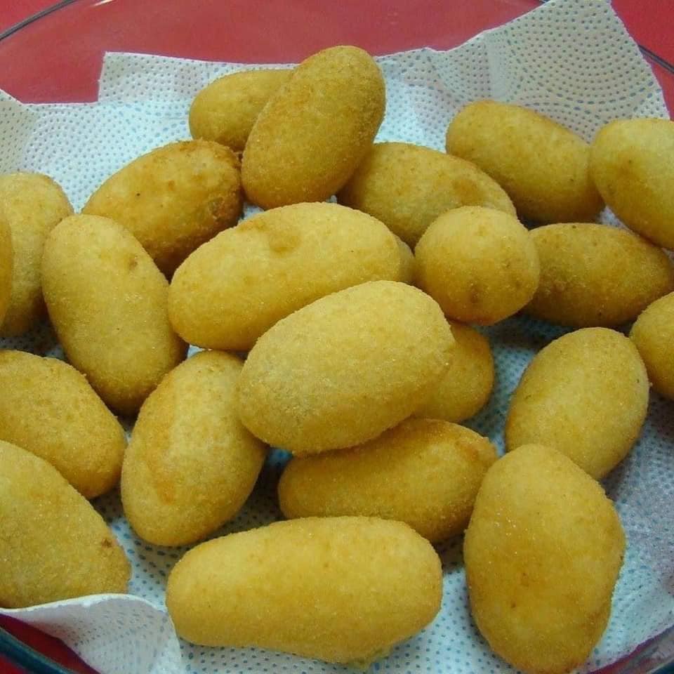 Bolinho de mandioca com carne seca caseiro sensacional e delicioso