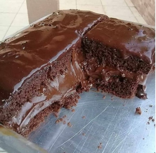 Bolo de chocolate feito no liquidificador o mais fácil que eu já fiz