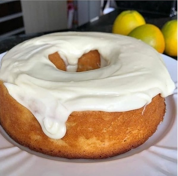 Bolo de laranja com brigadeiro de ninho simples e maravilhoso