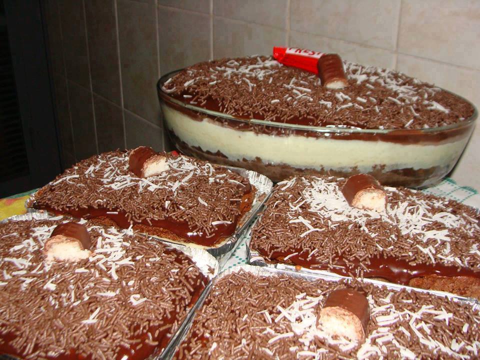 Bolo de prestígio de travessa simples e delicioso