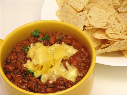 Chilli de carne moída suína com nachos simples e saborosa