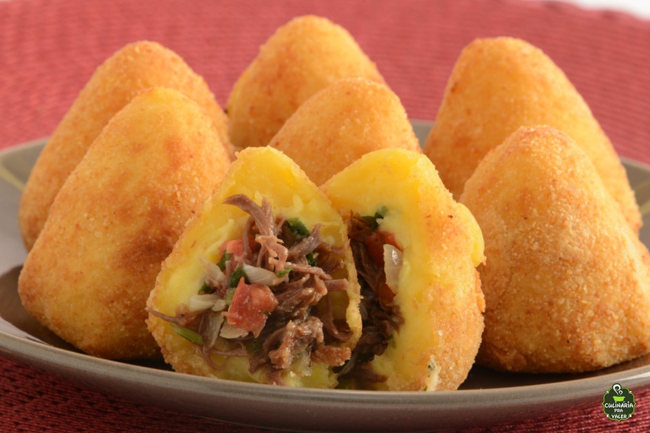 Coxinha de mandioquinha e carne irresistível