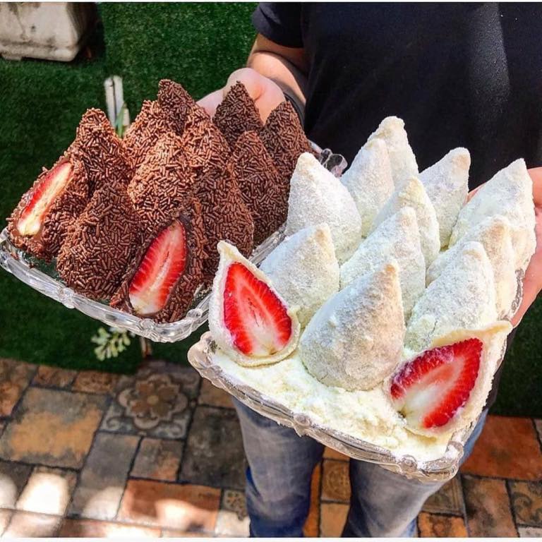 Coxinha de morangos com nutella e ninho cheios de amor