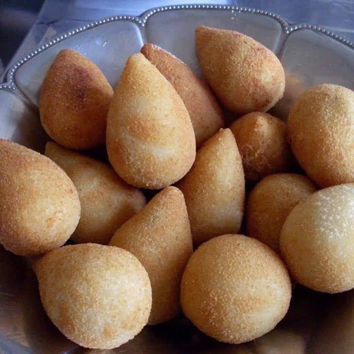 Coxinhas de frango simples para fazer qualquer um cair o queixo