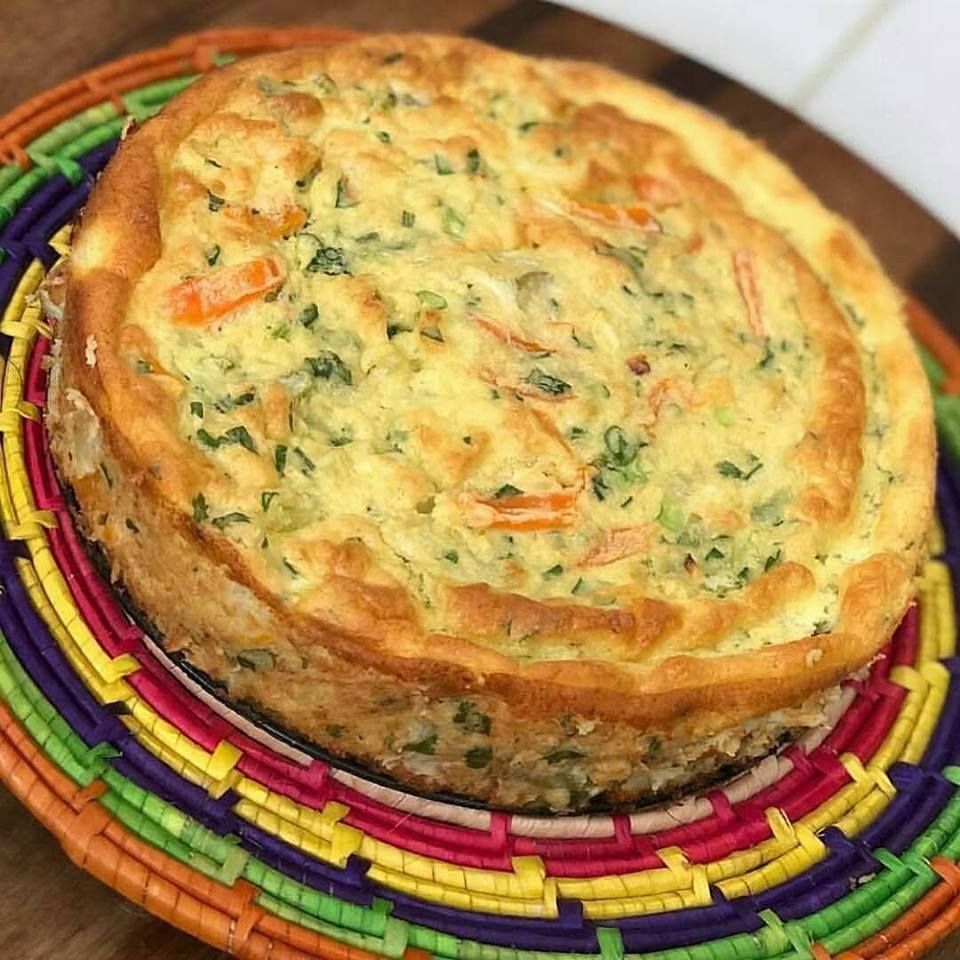 Deliciosa torta salgada de couve-flor low carb