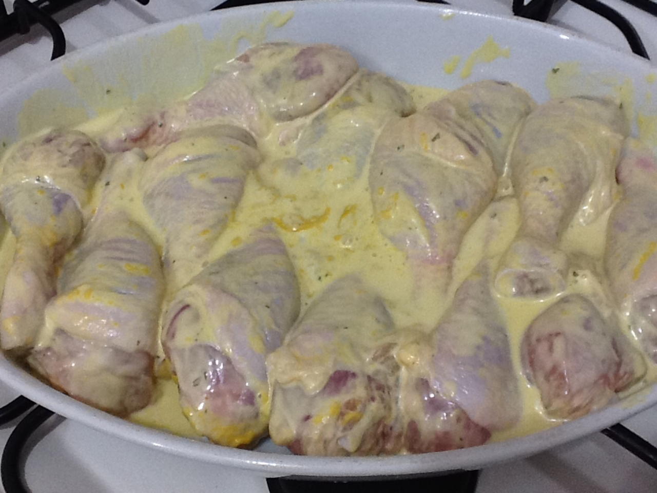 Frango assado com creme de cebola e maionese delicioso