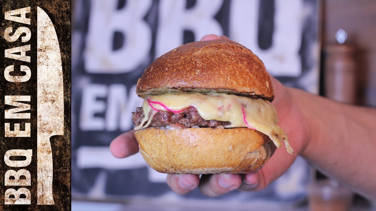 Hambúrguer de picanha com queijo gouda aquele queijo bolinha