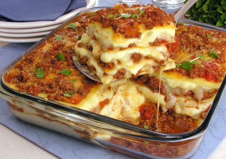 Lasanha com escondidinho de carne moída maravilhosa uma delicia