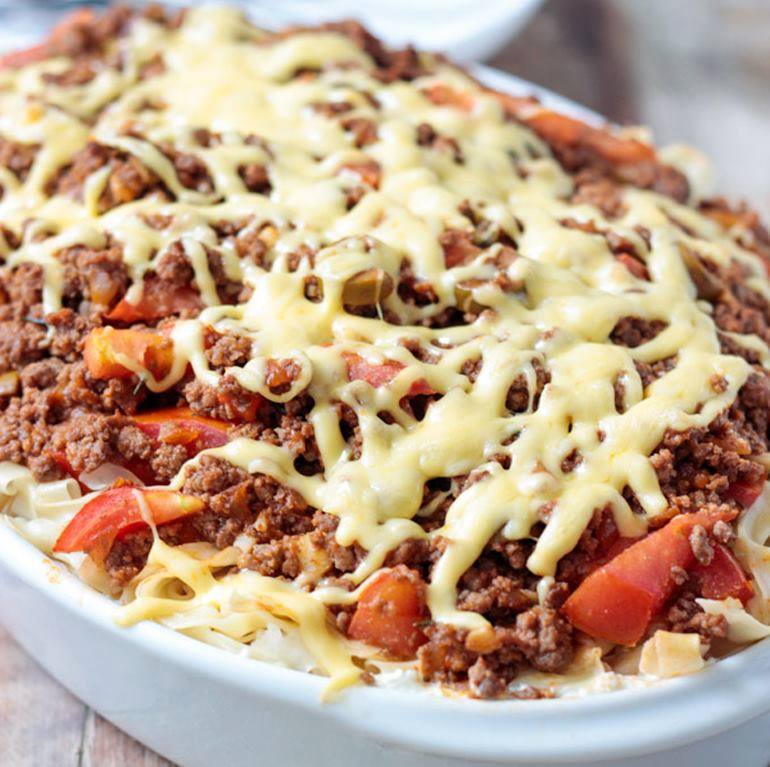 Macarrão de forno com molho bolonhesa e creme de queijo