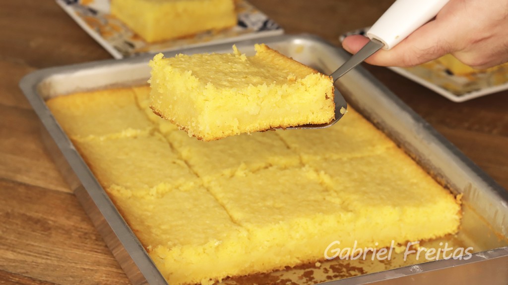 O melhor bolo de fubá do mundo super fácil e cremoso