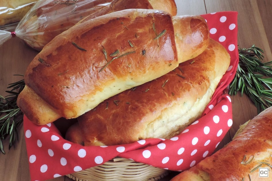 Pão com ervas caseiro delicioso e super fácil