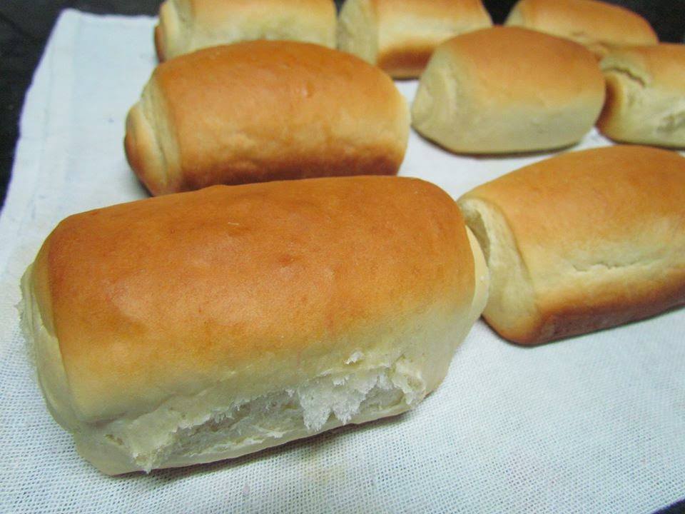 Pão de cachorro quente caseiro e perfeito como o de padaria