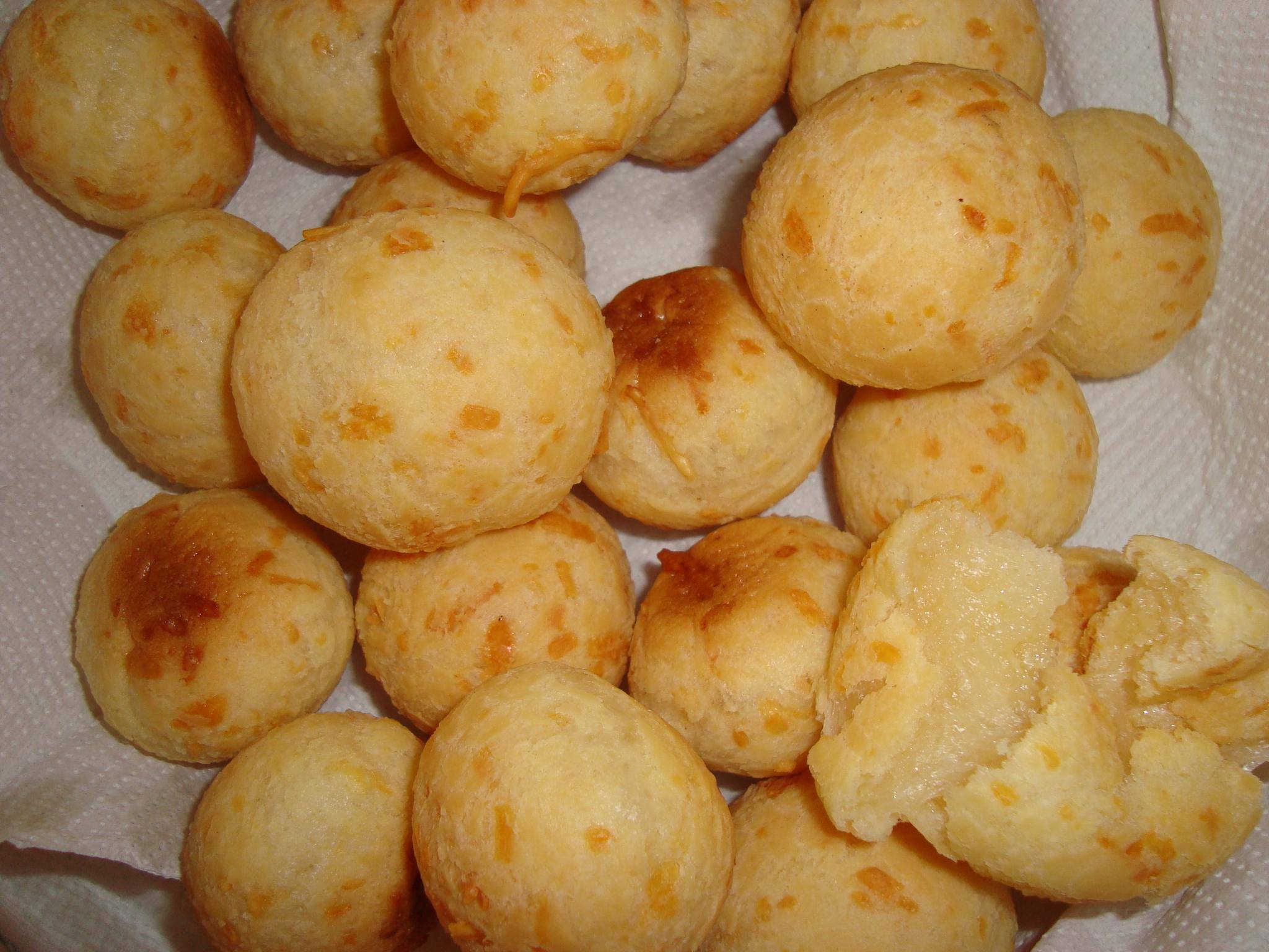 Pão de queijo que dá super certo e mole mole de fazer