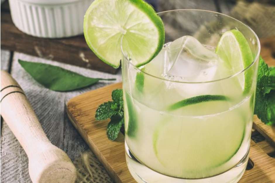 Receita de caipirinha de limão carioca