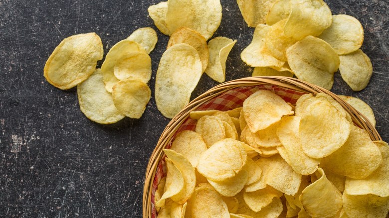 Receita de chips de batata no microondas