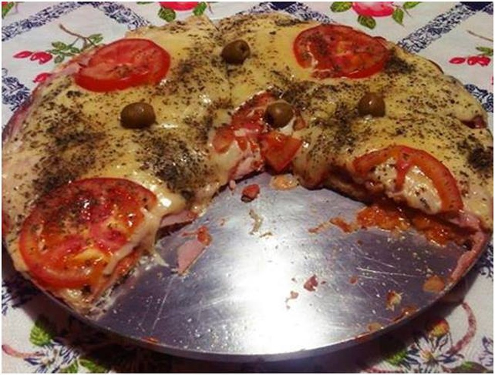 Receita de pizza de pão de forma caeiro fácil