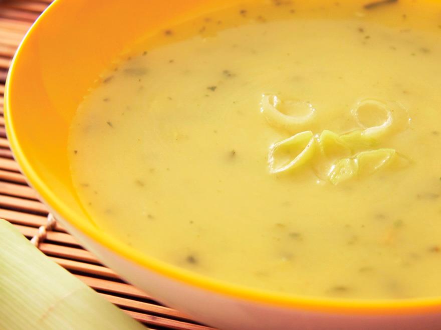 Receita de sopa batata e alho poró caseiro