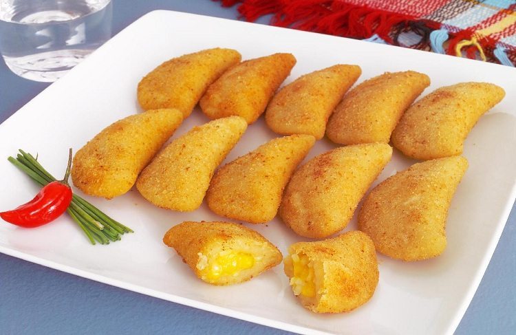 Rissole de queijo e cebola delicia de salgado