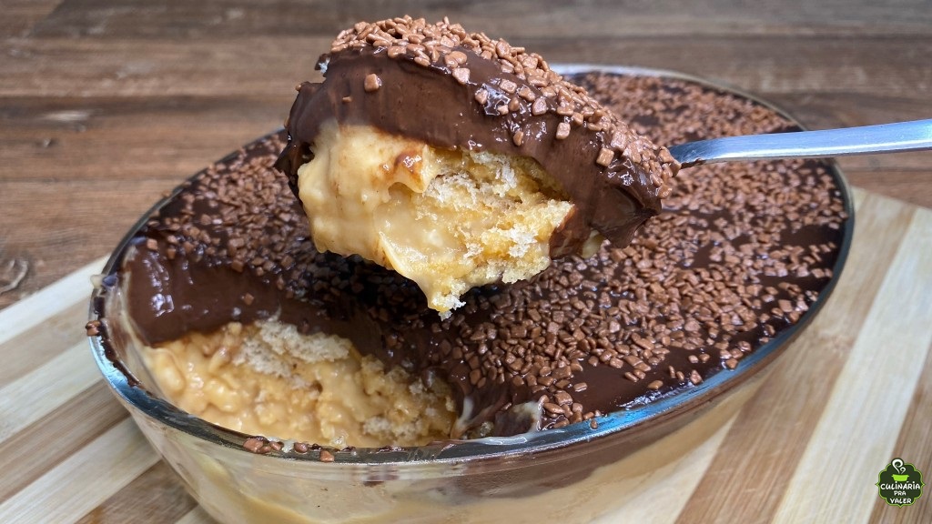 Sobremesa gelada de coco sem chocolate em barra e sem gelatina super deliciosa