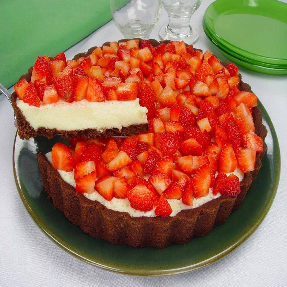 Torta de morango com iogurte que arrasa