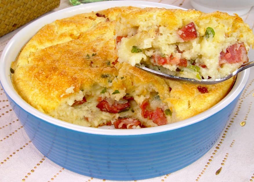 Torta suculenta de batata com calabresa por essa você não esperava