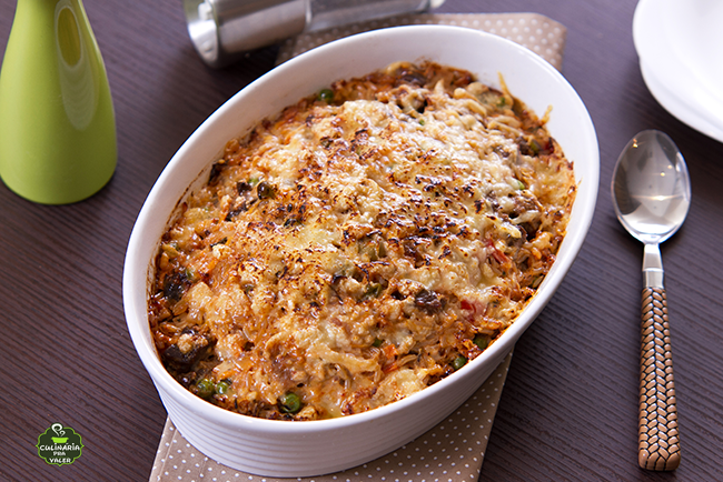 Arroz de forno com picadinho de carne deliciosa