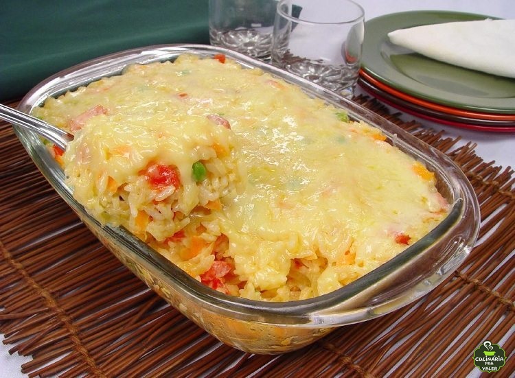 Arroz de forno cremoso fácil e super rápido de fazer