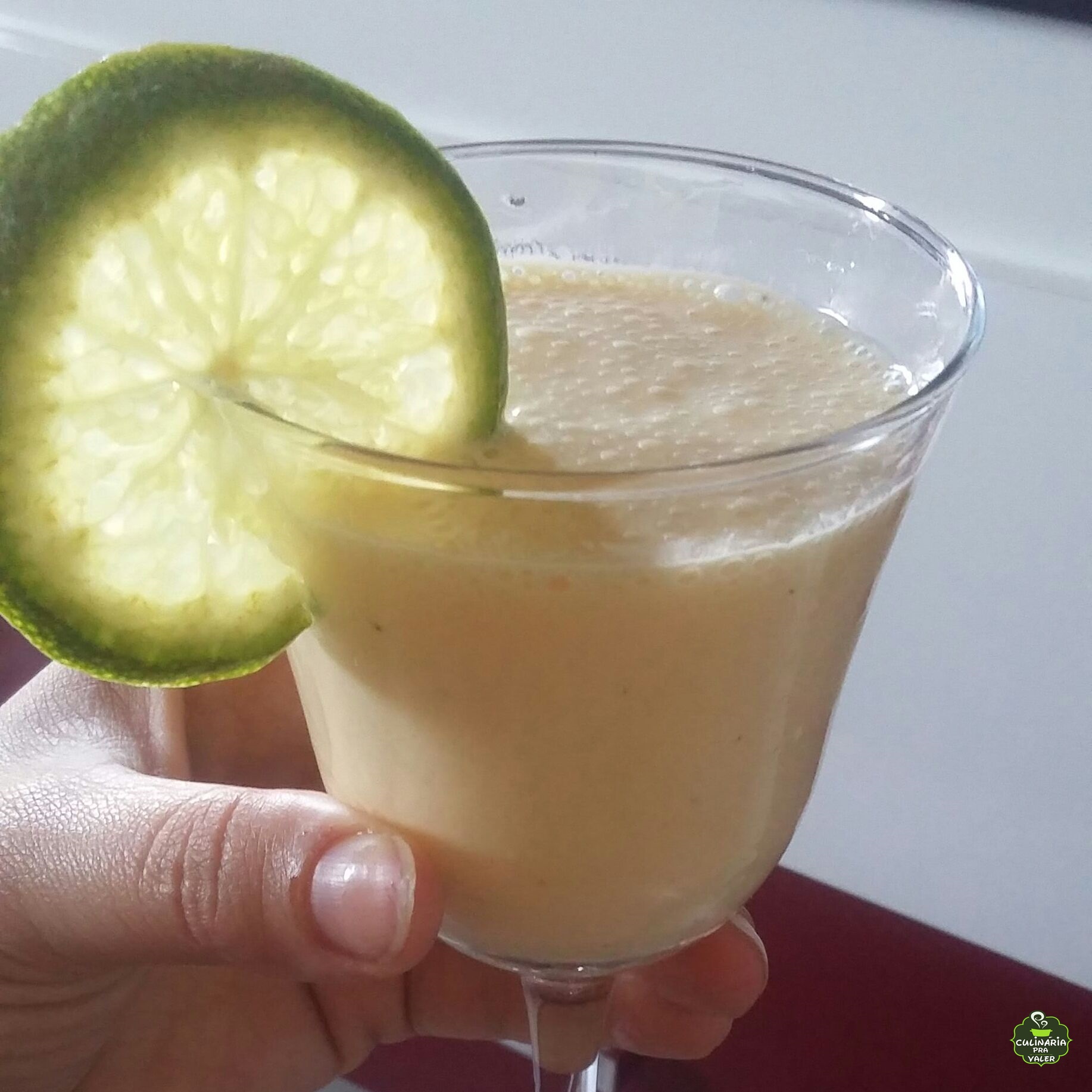 Caipifruta de maracujá surpreendentemente incrível