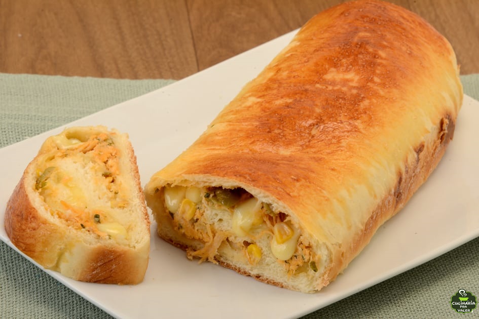 Pão recheado de frango e queijo muito bom