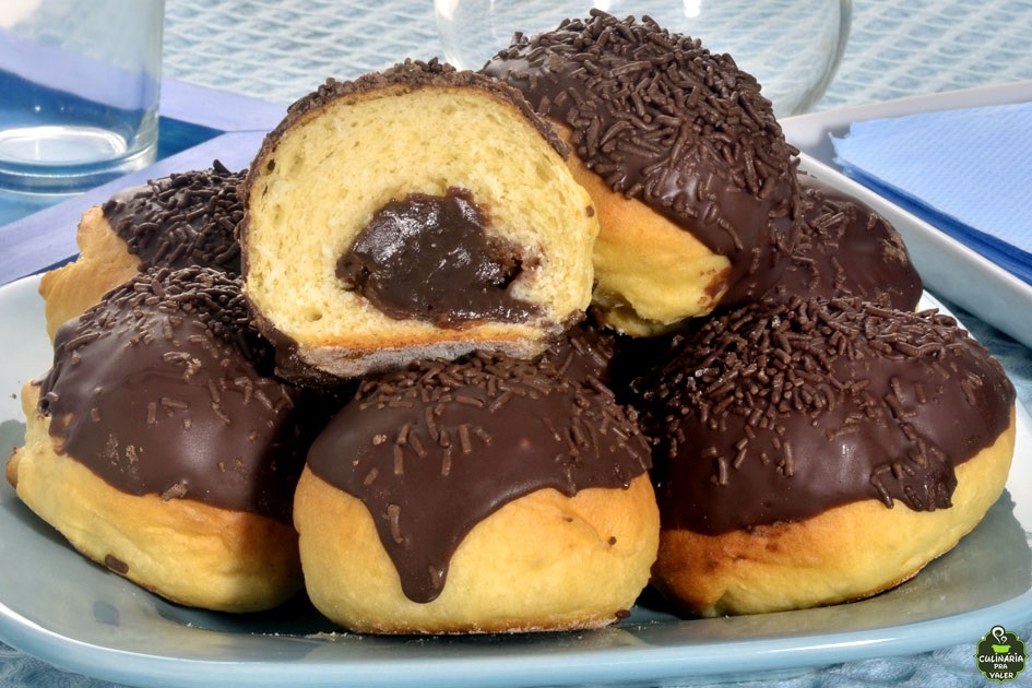 Pãozinho doce recheado com brigadeiro um sonho de doçura