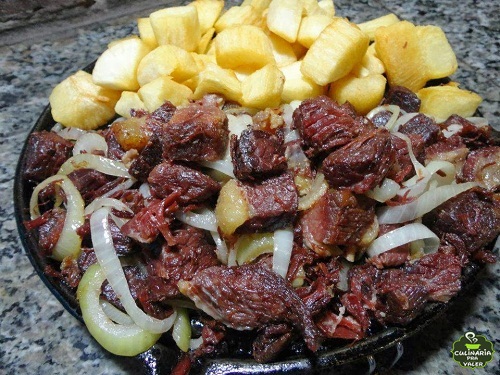 Petisco de carne de sol com mandioquinha fica uma delicia com uma cervejinha