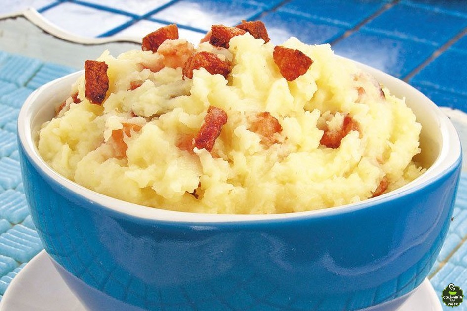 Purê de batata com bacon e parmesão cremoso delicioso