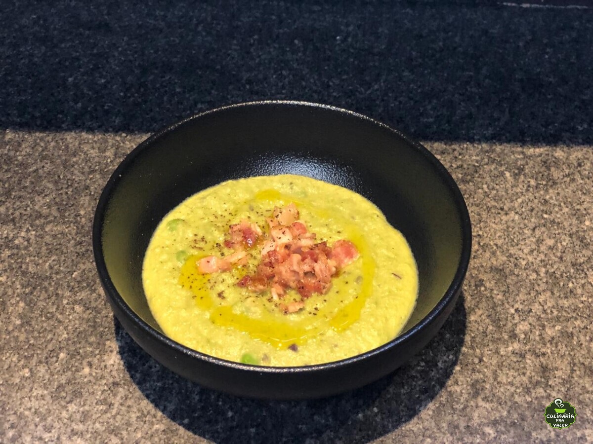 Sopa de ervilha com pancetta dos deuses