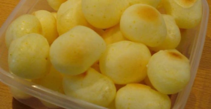 Adeus, padaria! receita ensina como fazer um pão de queijo fofinho em casa, aprenda essa delícia!