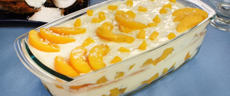 Gelado de pêssego na travessa – sobremesa deliciosa